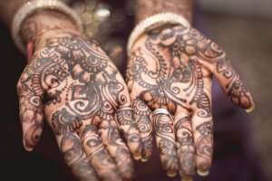Henna hands to express the importance of the memory tradition
