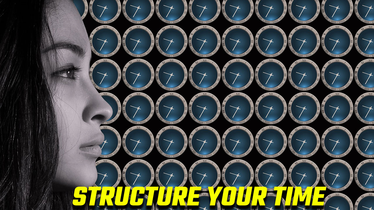 Image of a woman with many clocks to illustrate the theme of structuring your time