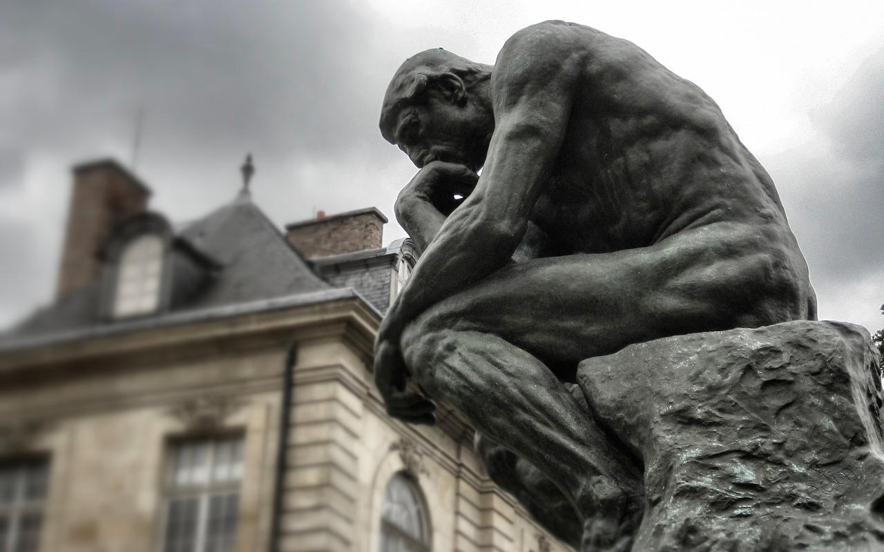 a thinker sculpture