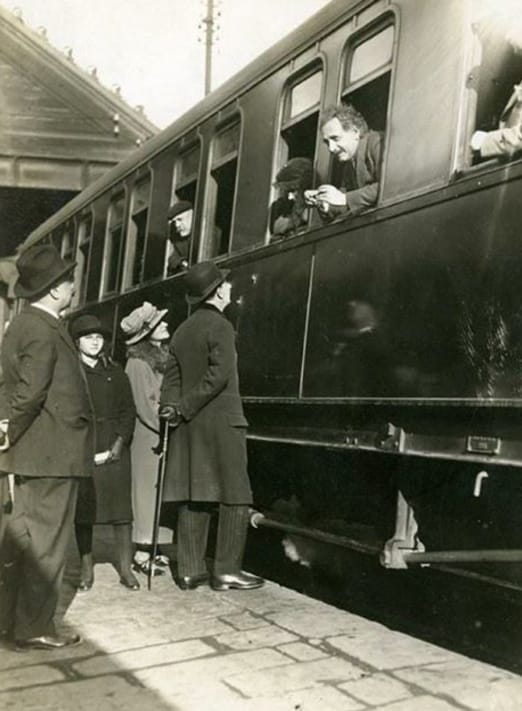 Einstein on a train to illustrate a concept related to Elon Musk as a polymath who uses mental rotation and visualization
